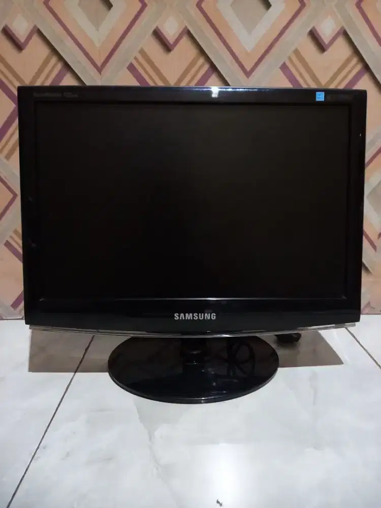 Monitor samsung 19 inci mulpis