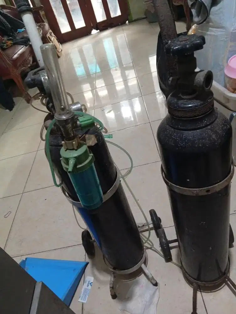 2 TABUNG OKSIGEN