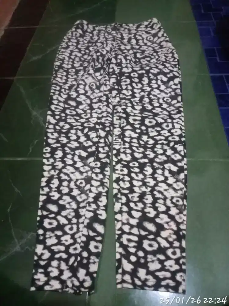 Celana panjang kondisi muluss kaya baru