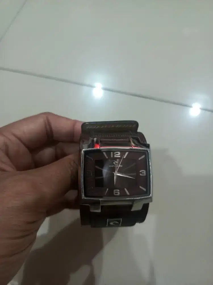 Jam tangan cowo ripcurl original kalsik
