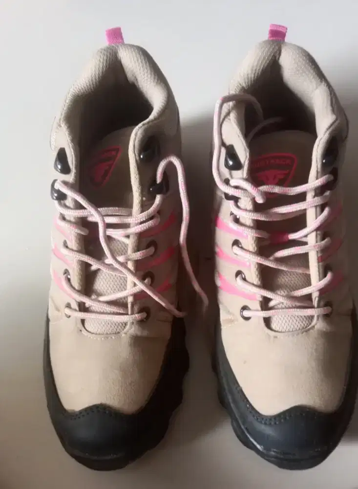 Sepatu hiking RUBTRACK bekas uk38