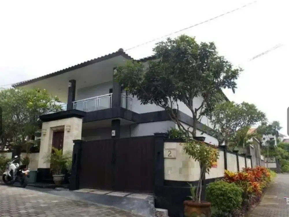 Villa nyaman di area Nusa Dua, dijual.