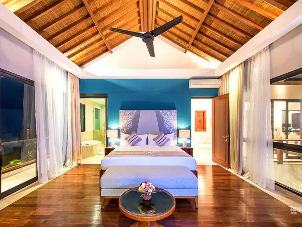 Villa with comfortable furniture for sale in Kuta Selatan.