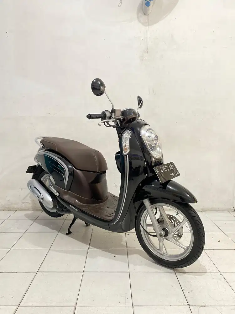 SCOOPY 2016 stylish hitam