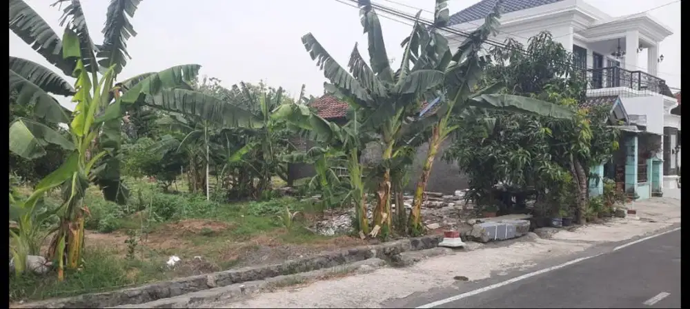 Tanah strategis dekat perumahan dosen UNS. SHM, jalan sangat lebar