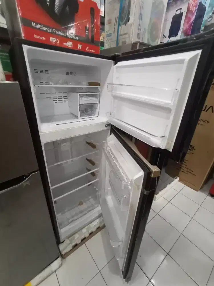 Lagi banyak promo kulkas Polytron buang 0% free 1x cicilan