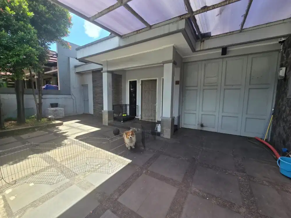 Dijual Rumah Semi Furnished Siap Huni Lokasi Strategis di Singgasana Pradana Bandung