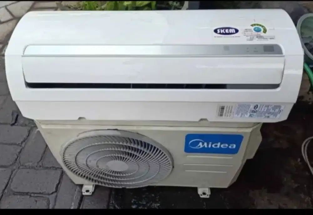 Jual ac midea r 410..1/2 pk lowwat 360 wat kondisi 95% ori semua