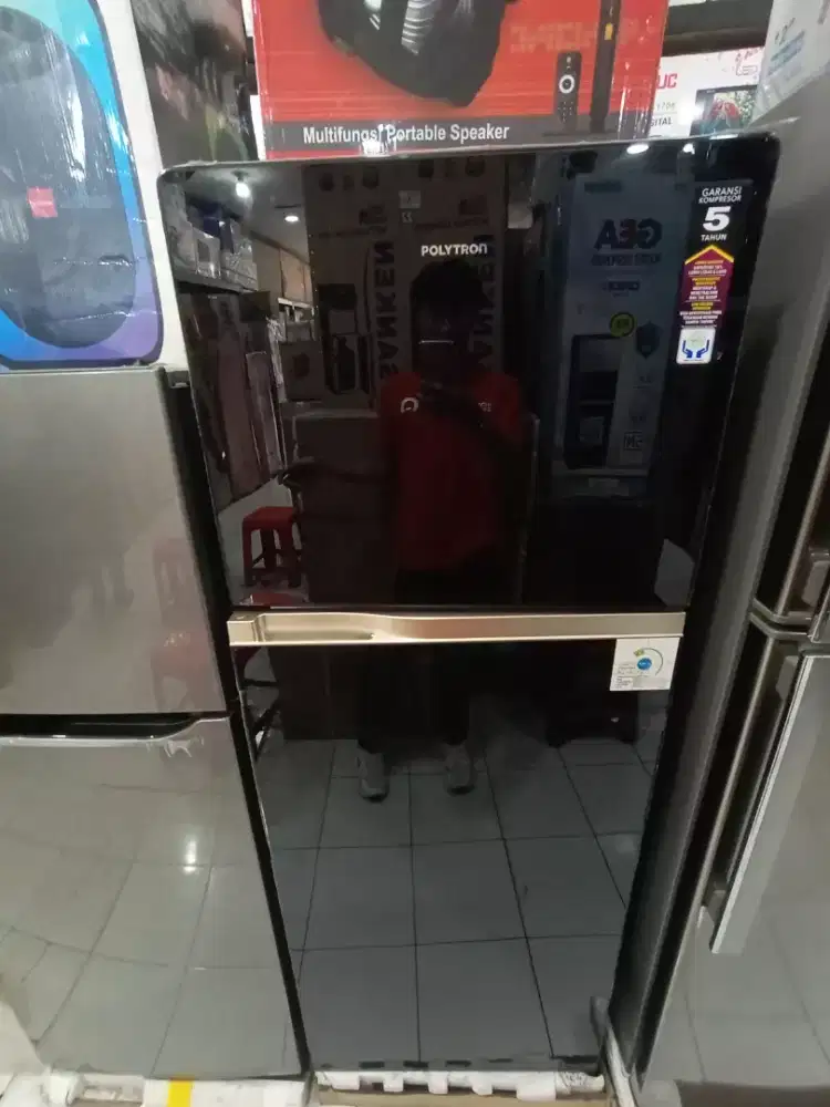 Promo kulkas merek Polytron bunga 0% free 1x cicilan