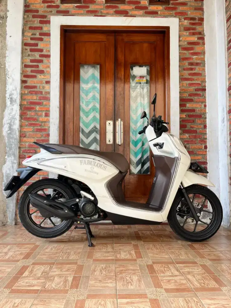 Honda Genio faboulus white 2021 like new