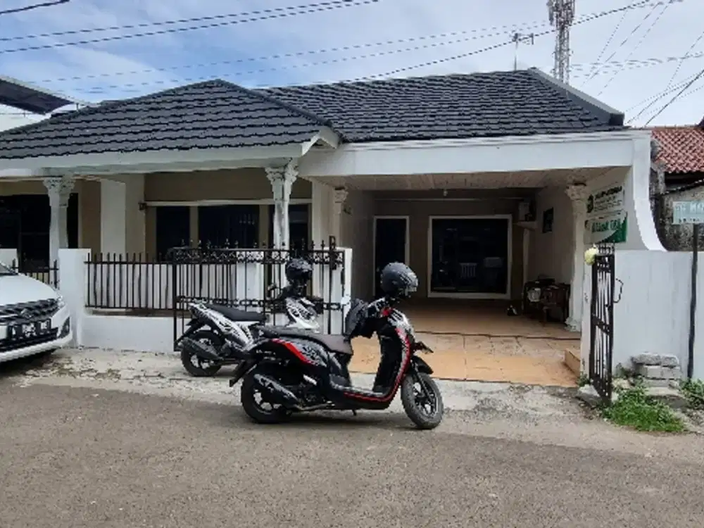 rumah sangat strategis nempel Rumah Sakit Sari Asih dan pintu tol