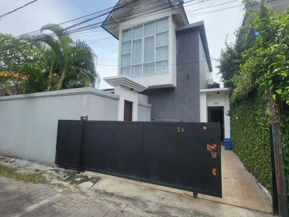 Villa disewakan berlokasi di area premium Berawa-Canggu.