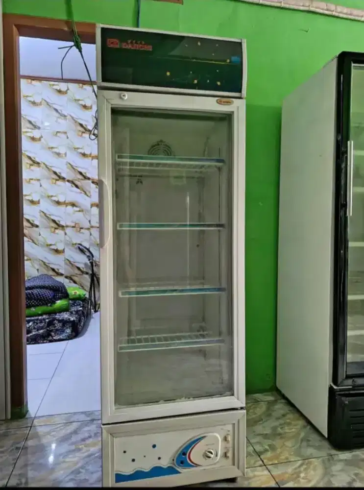 Showcase pendingin MERK Daiichi