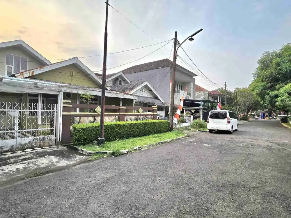 Turun harga rumah halaman luas lokasi strategis di Sektor 2 Bintaro