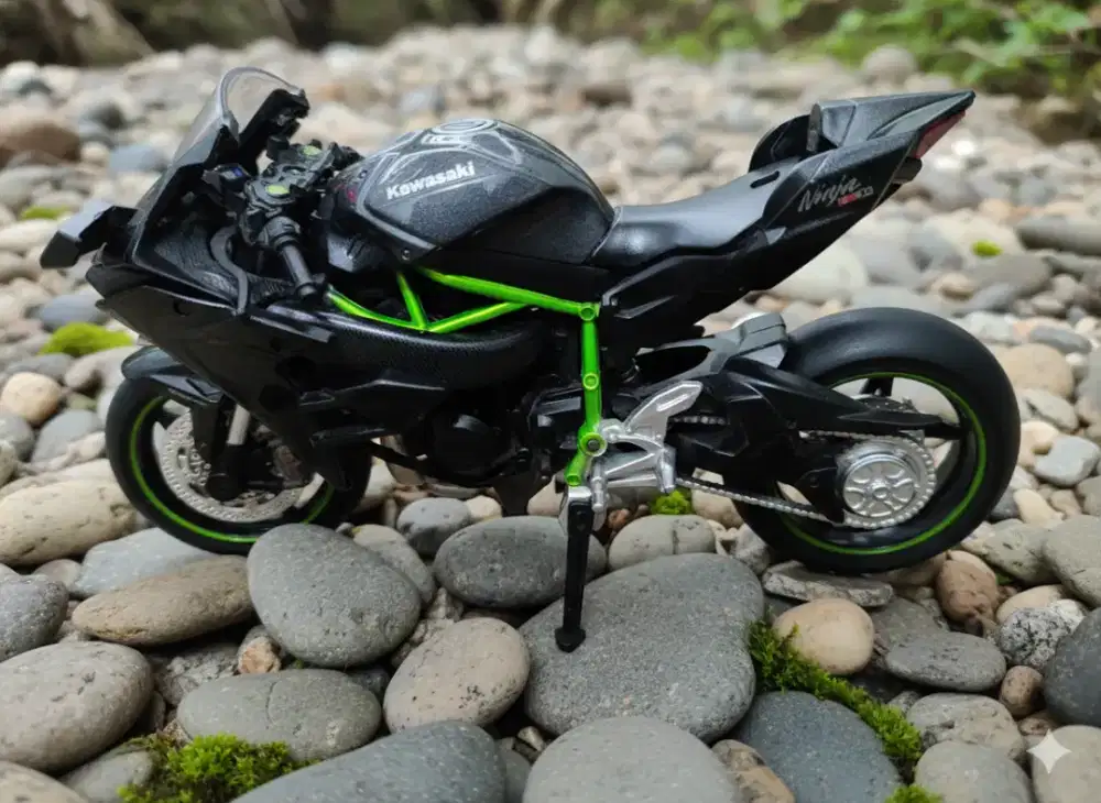 Miniatur motor Kawasaki H2R