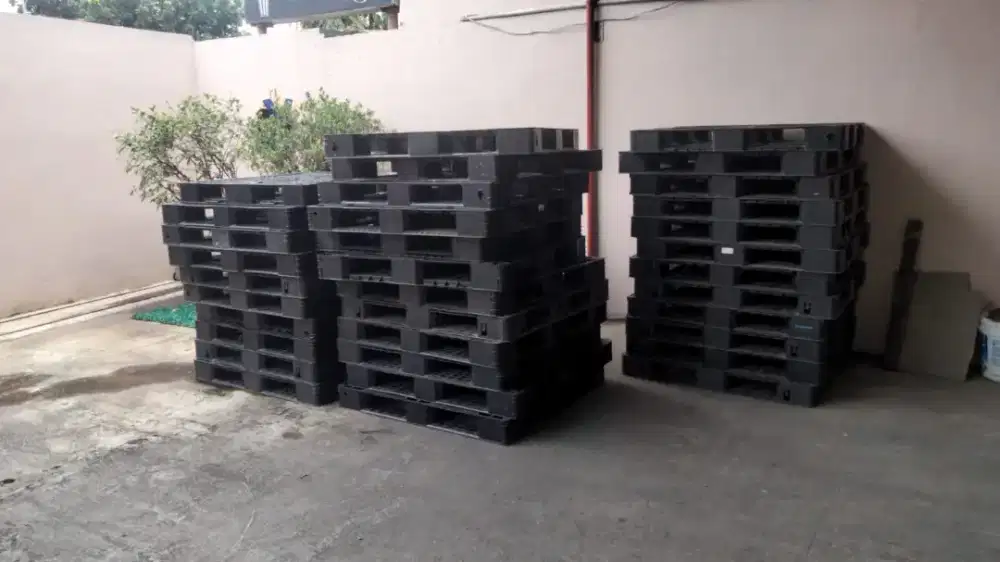 palet plastik hitam 110x110x15 cm