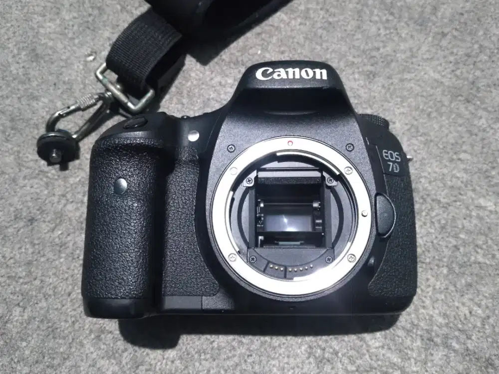 Jual Canon 7D Fisik, LCD mulus