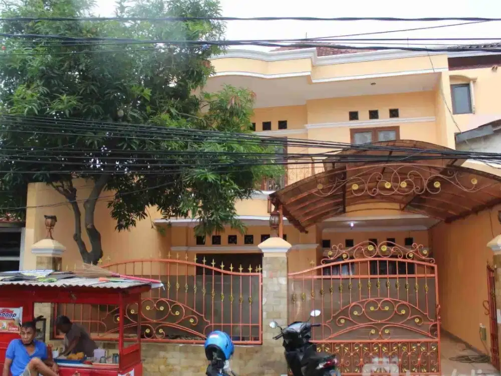 Disewakan Rumah 2 lantai di Kayu Manis Matraman Jakarta Pusat