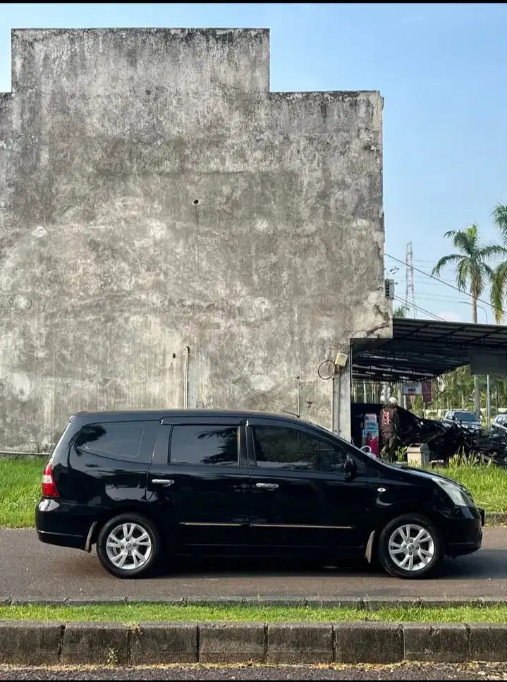 Nissan Grand livina 2011 Bensin