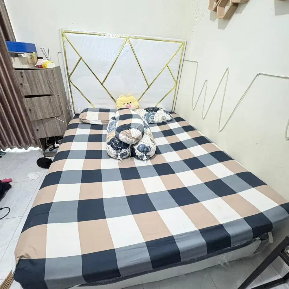 Kasur in the box + divan masih garansi