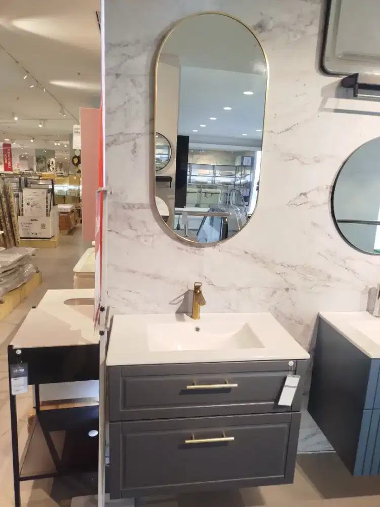 Set Cermin dan Kabinet Kamar Mandi