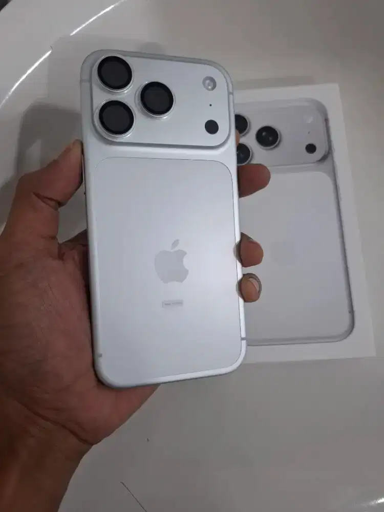 iPhone 17 pro 256gb iBox silver like new