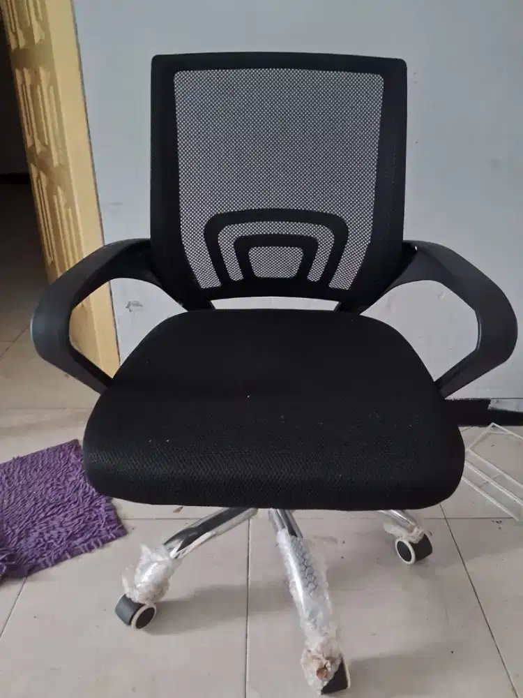 kursi kantoran 4 roda