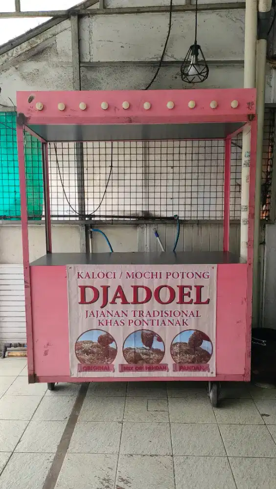 gerobak makanan atau minuman