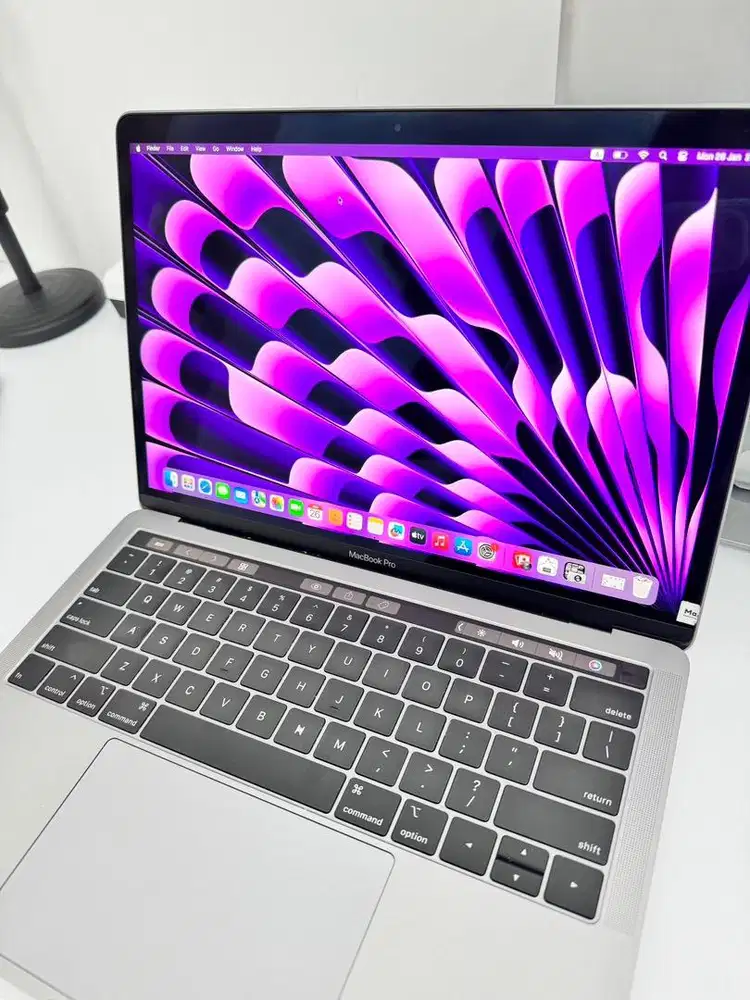 Macbook Pro 2019 • i5 • 16/256GB