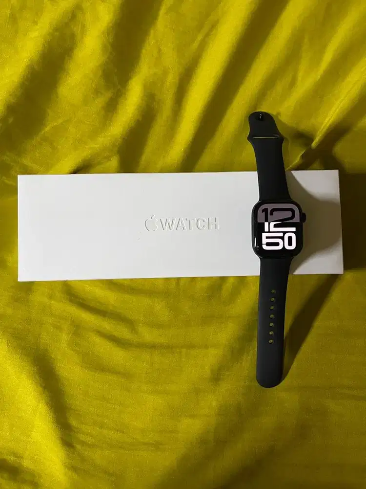 Apple Watch Series 10 GPS 42mm with Sport Band.