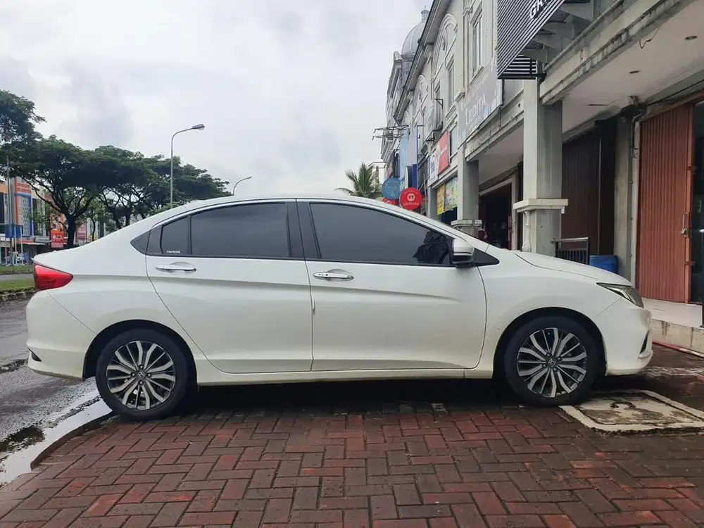 Honda city 1.5 E A/T di jual