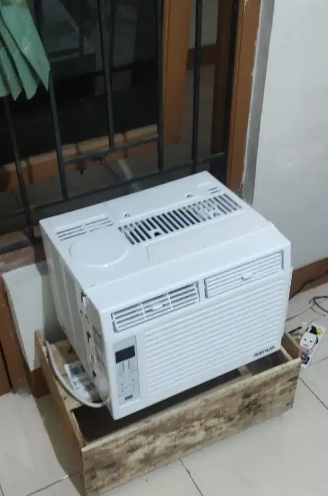Dijual AC Window Reiwa 370 Watt Second | Kipas Angin & AC Portable