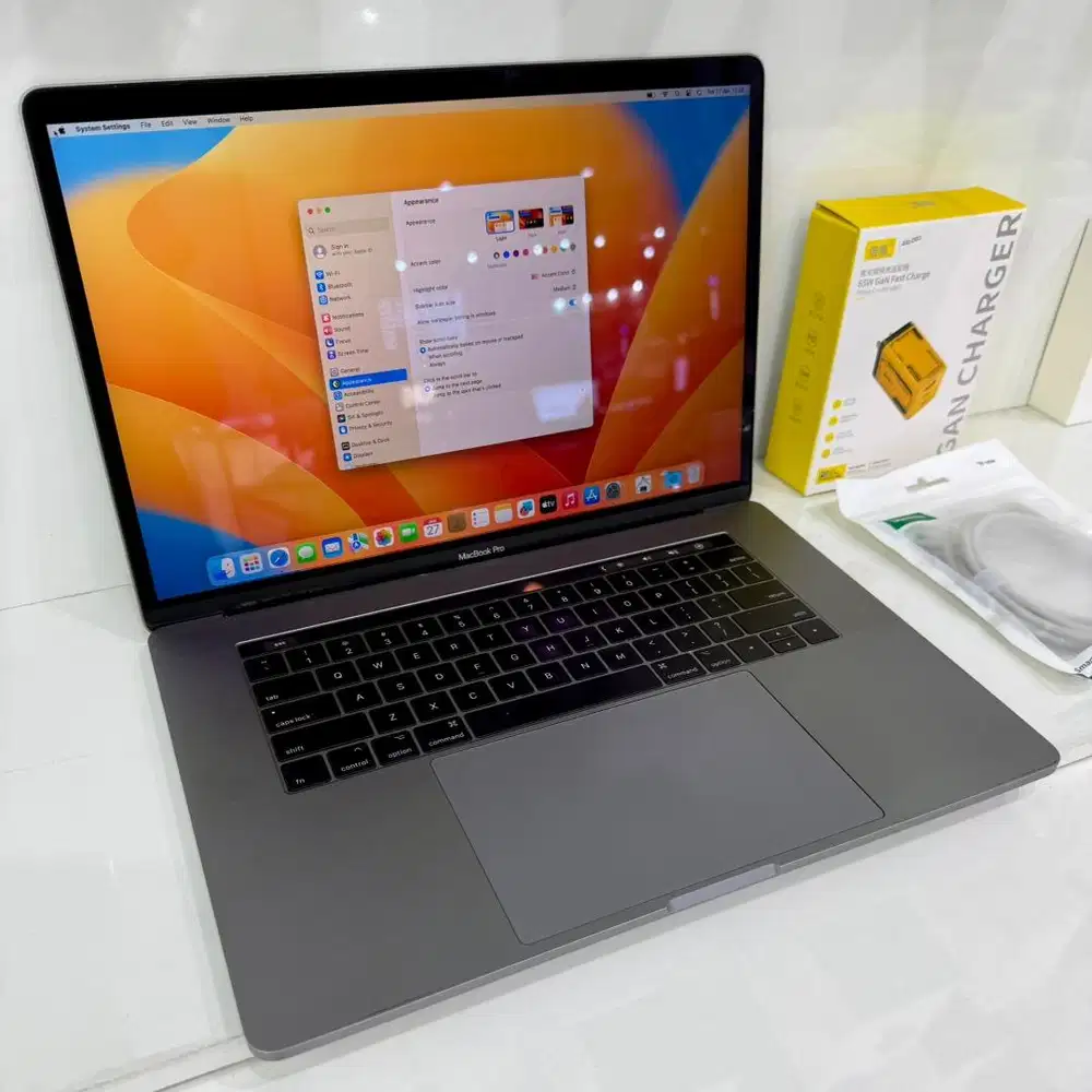 MacBook Pro 15 inch 2017 i7 16GB SSD 1TB Original mantap