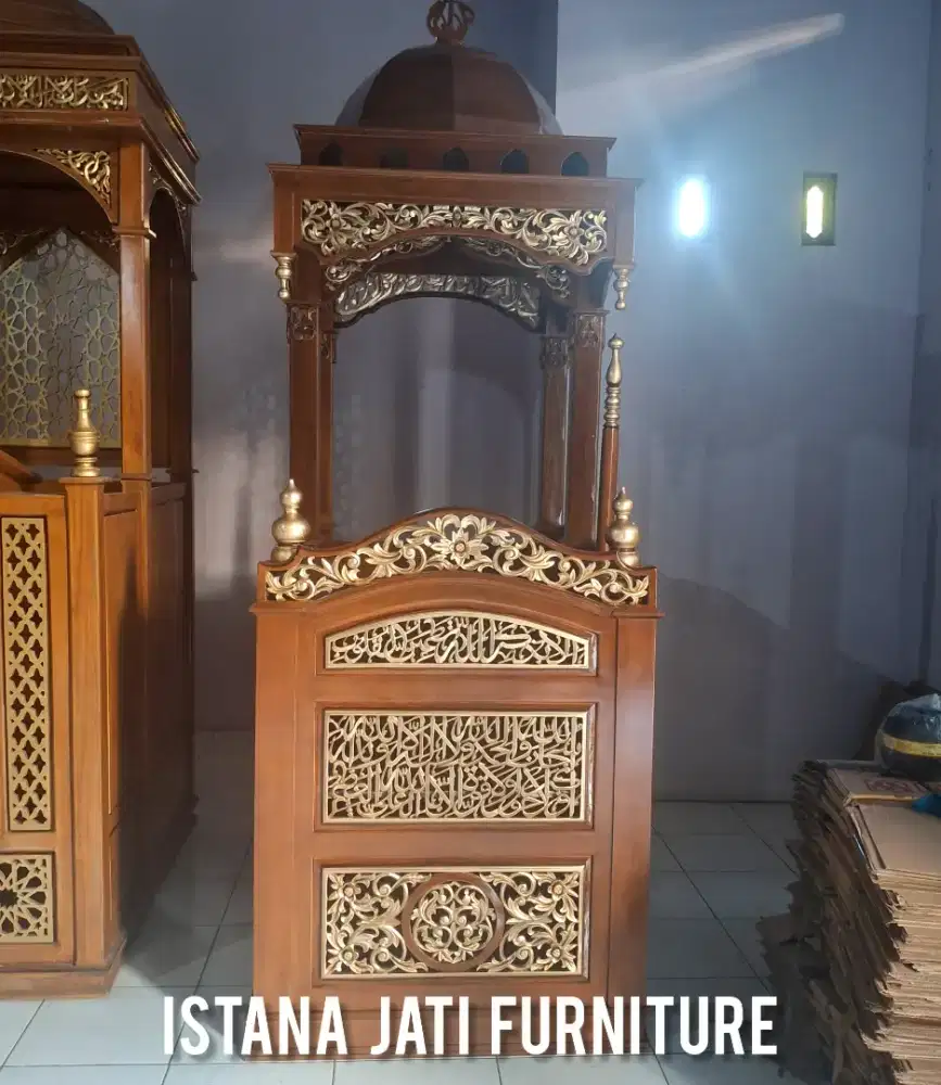 Mimbar masjid minimalis ukir atap kubah mahkota