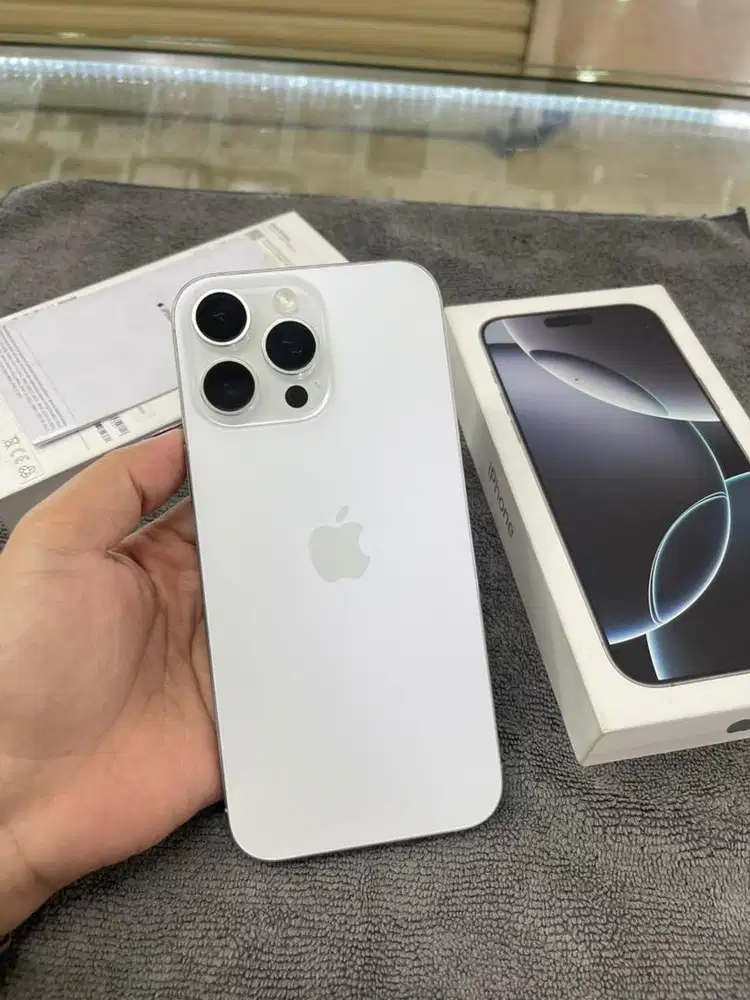 Iphone 16pro max 256 white titanium Ibox on 01/Mei/2026 bh99% fullset