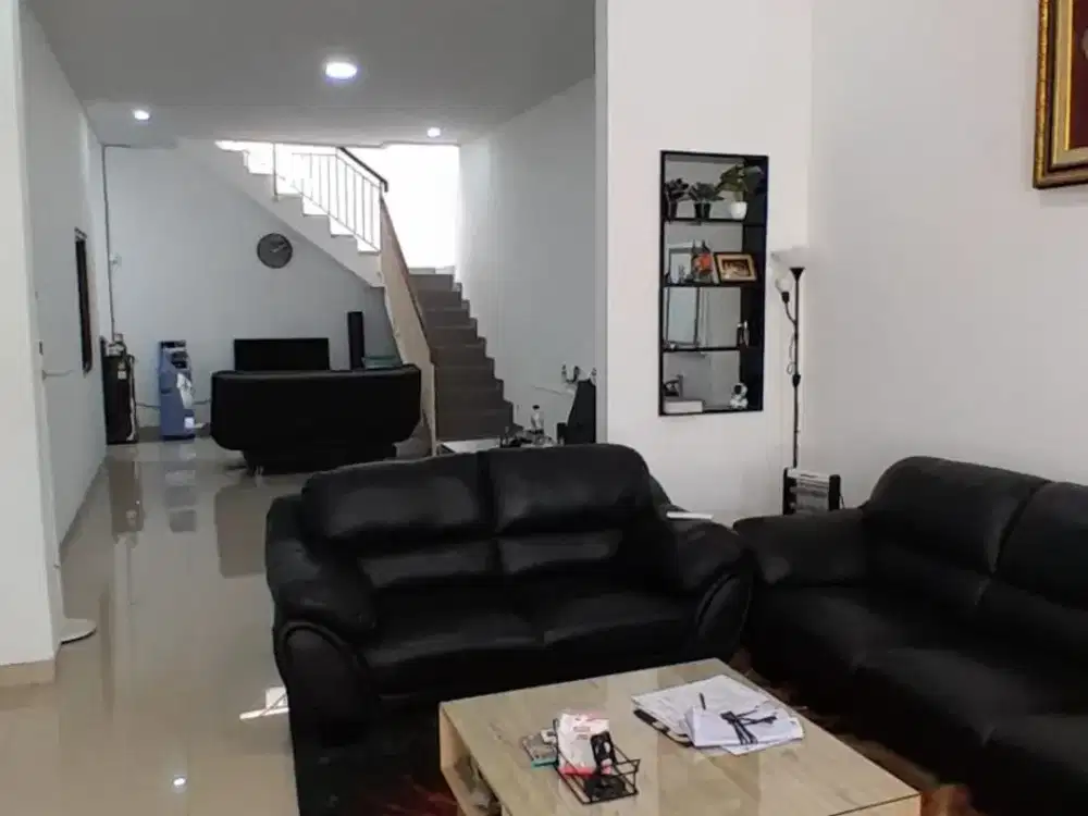 Rumah Strategis & Nyaman di Taman sari Harapan Indah