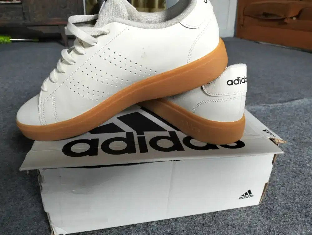 Sepatu Adidas casual