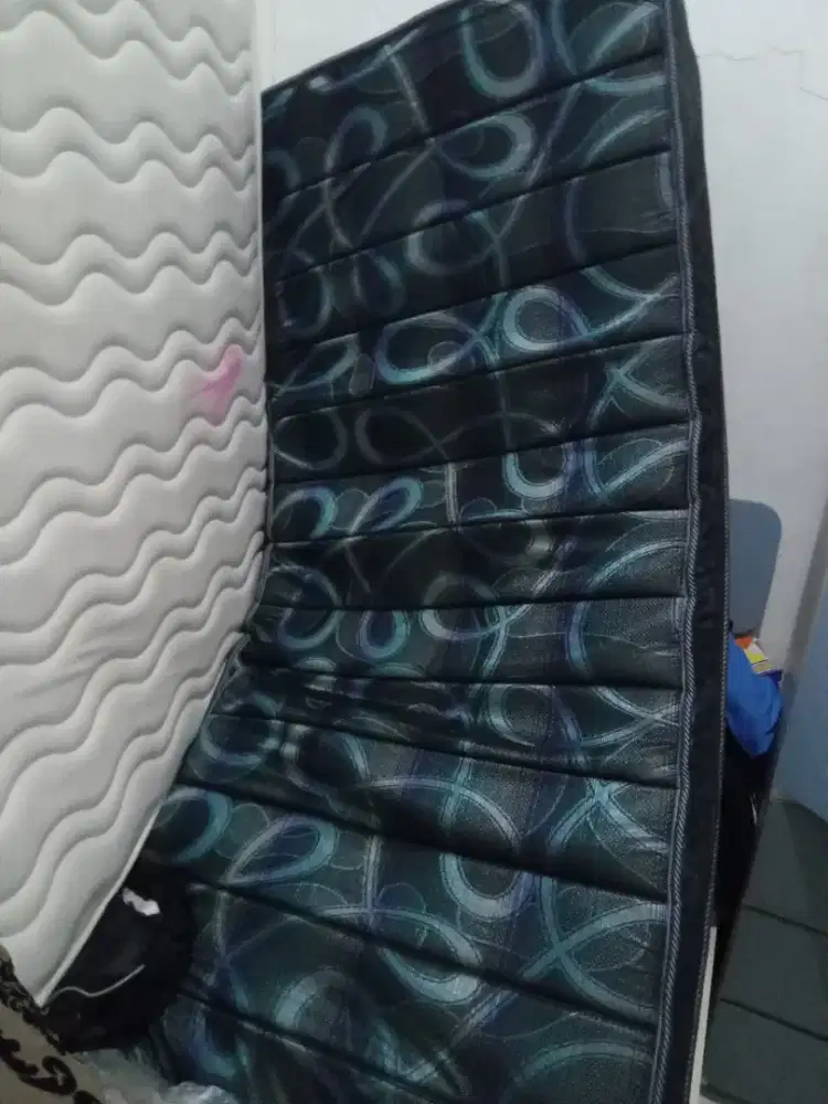 Kasur Spring Bed Second Jual Cepat ada 2