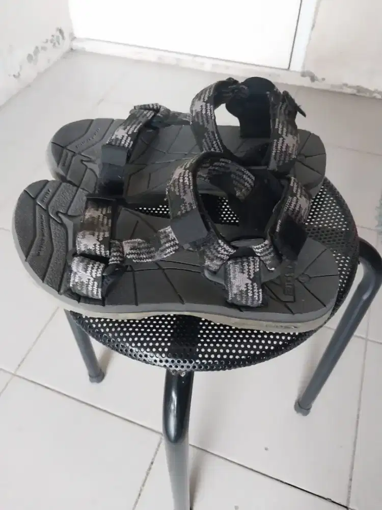 Jual sendal gunung Eiger