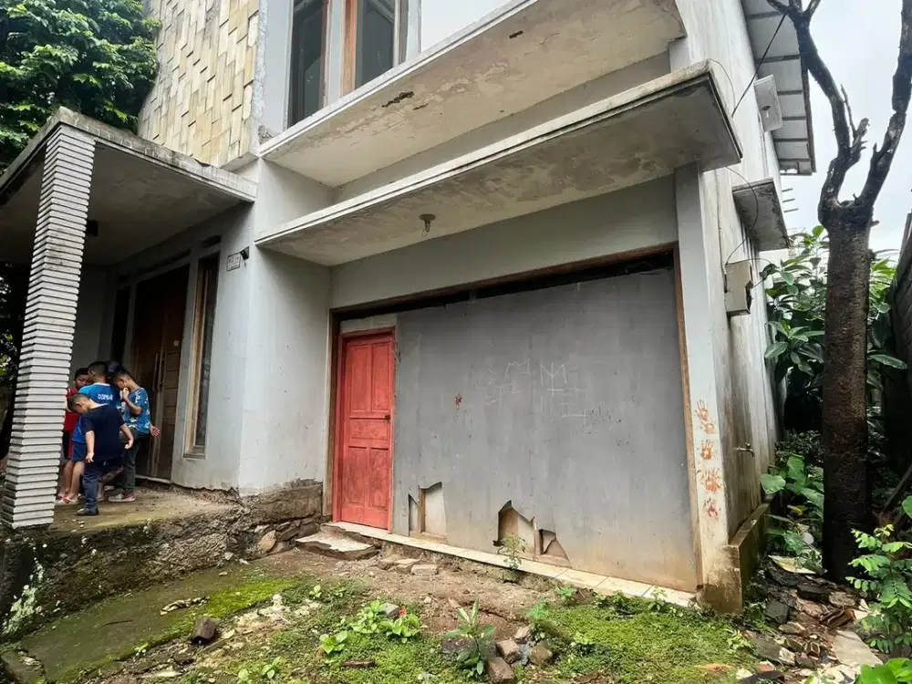 Dijual murah tanah bonus rumah di dalam gang, cocok untuk dibangun kos-kosan.