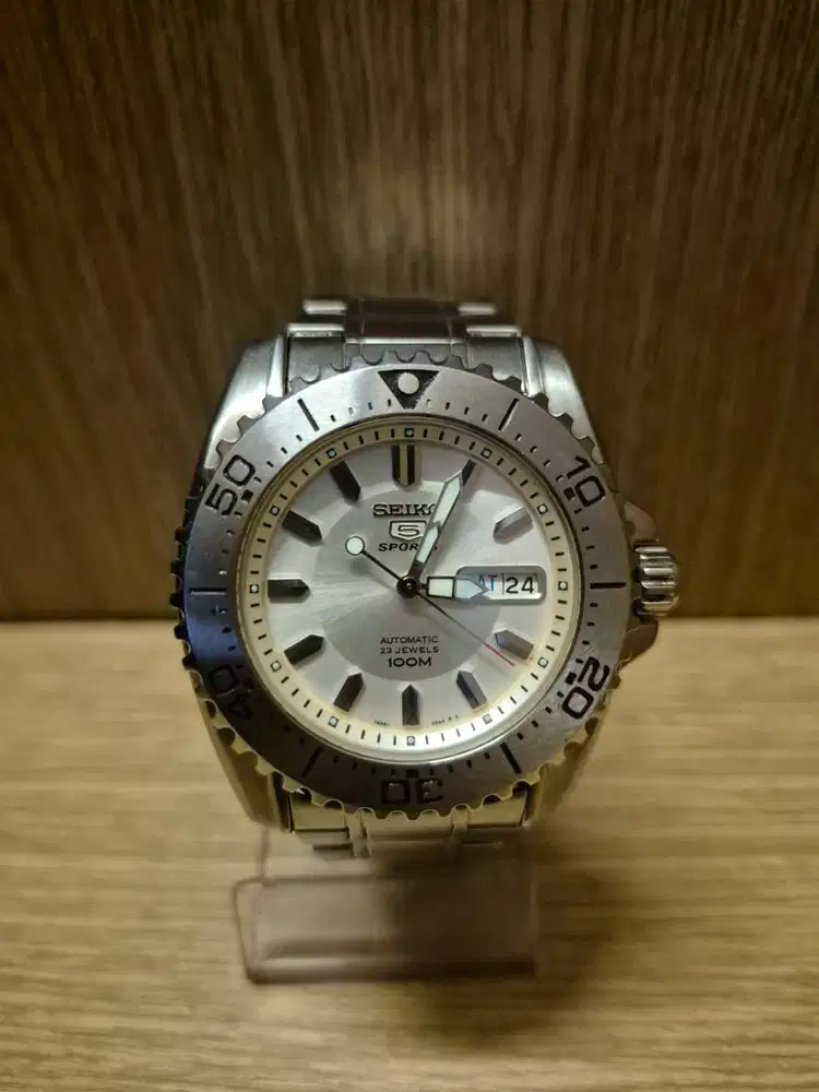 Seiko 5 Sports SNZJ31K1 white dial