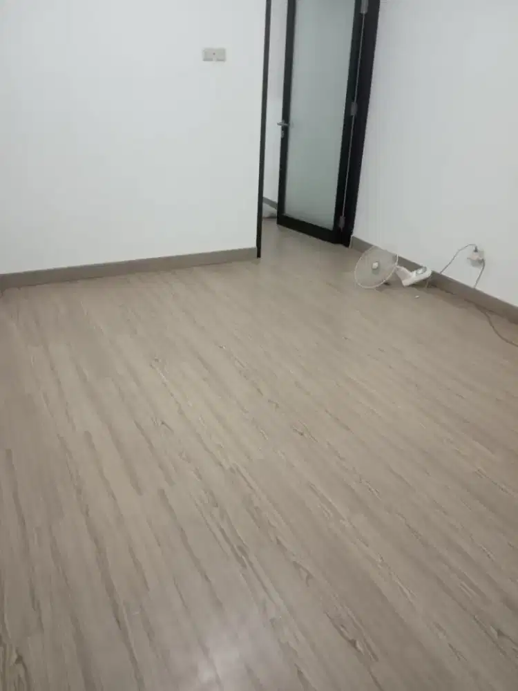 Plin lantai spc vinil parquet