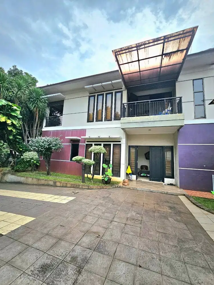 Rumah dengan Halaman Luas di Bintaro Tangsel LR-16471