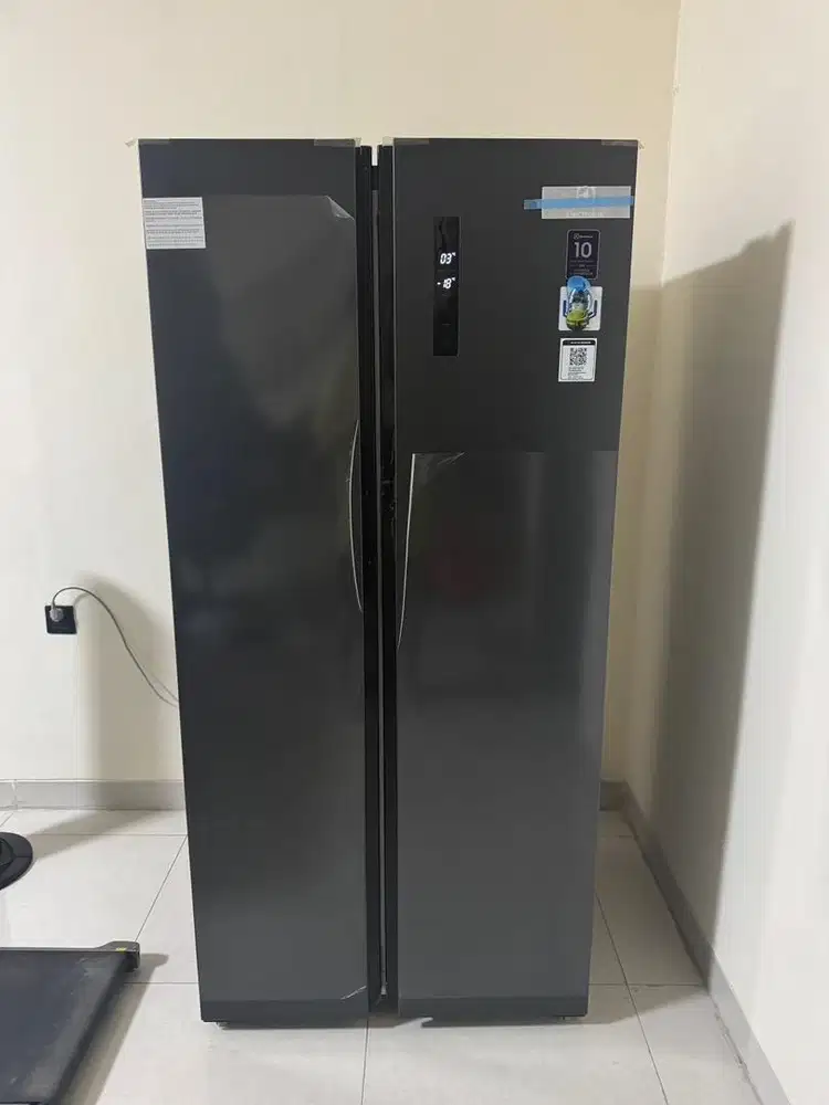 Kulkas Electrolux ESE5401A-BID bekas kondisi normal