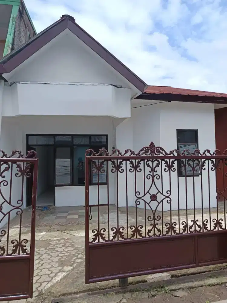 Disewakan rumah strategis