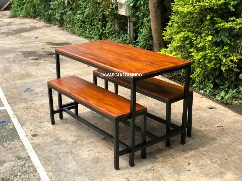 Meja Kursi Outdoor cafe resto kedai rangka besi alas kayu berkualitas