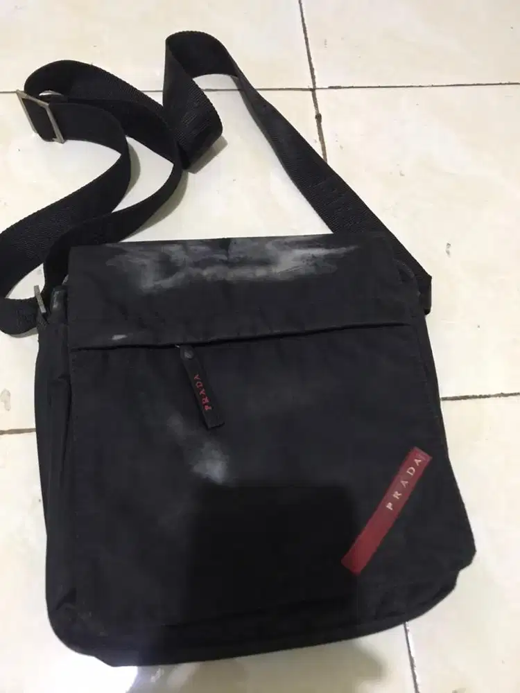 Tas slempang prada minus