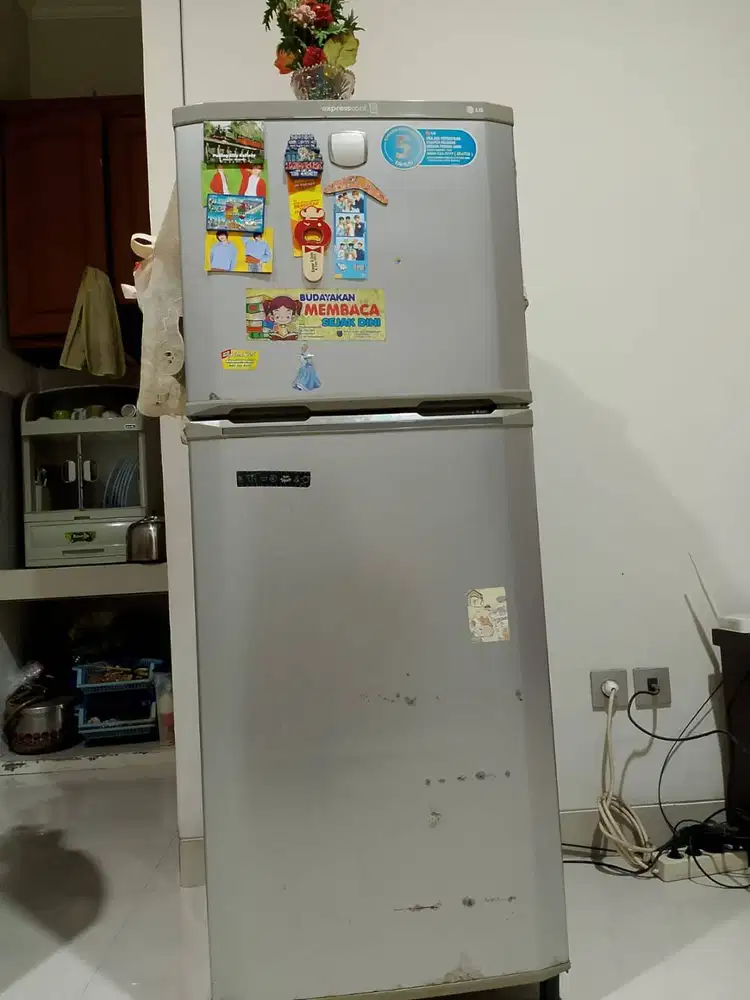 Kulkas 2 pintu kondisi prima