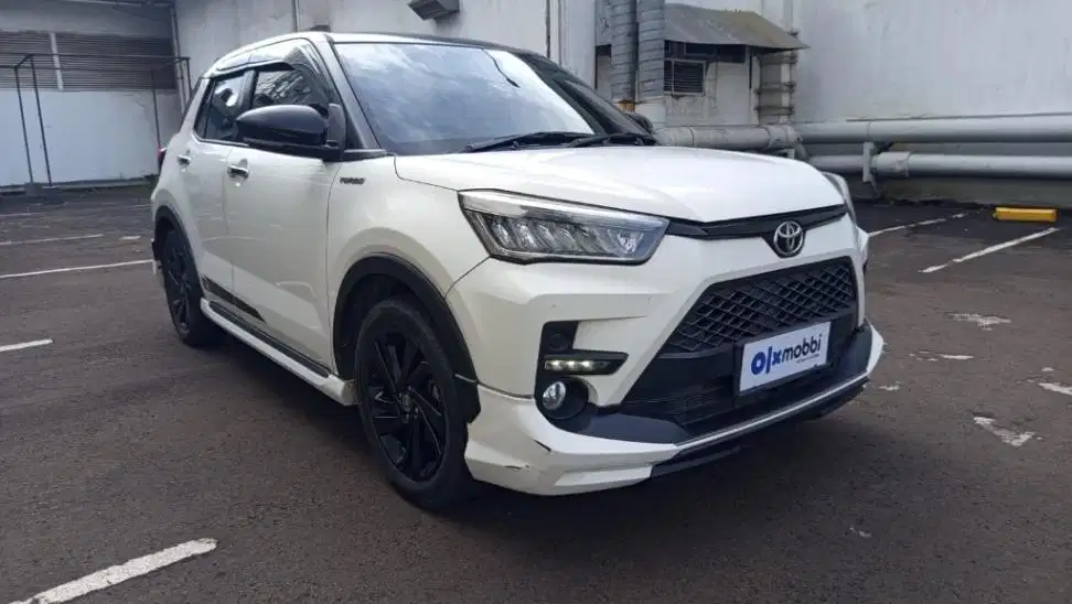LOW DP Toyota Raize 1.0 T GR SPORT Two Tone Bensin-AT 2021 VOT