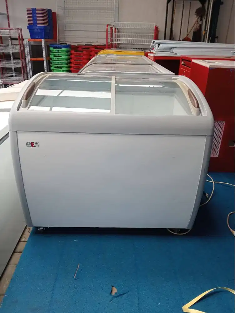 Freezer bekas murah merk GEA 260L model sleding normal mulus